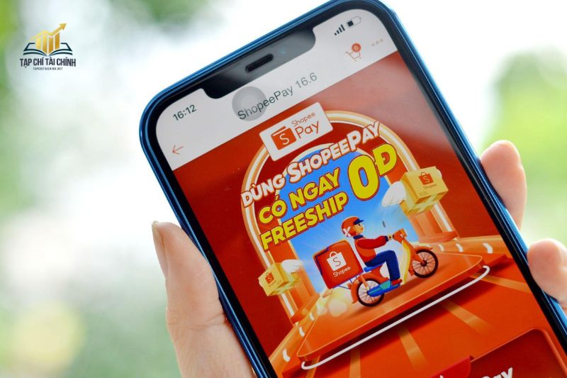 Thanh toán bằng ShopeePay có cần trả tiền cho shipper không