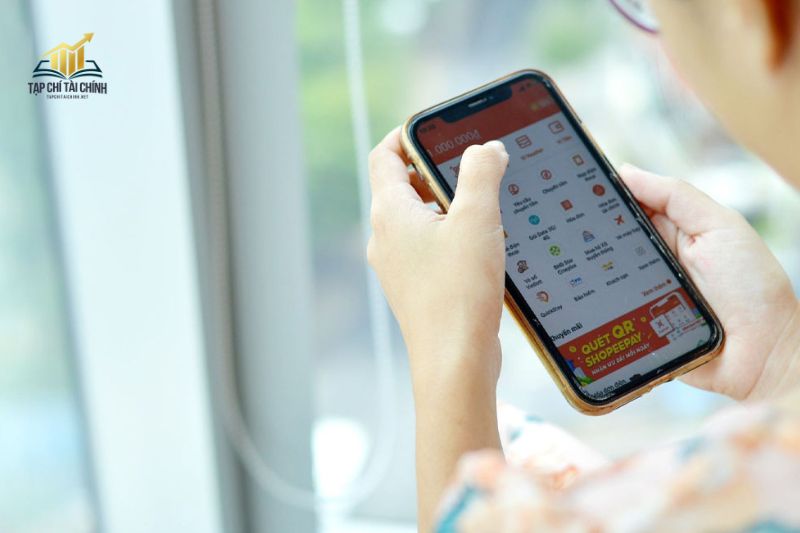 Thanh toán bằng ShopeePay có cần trả tiền cho shipper không